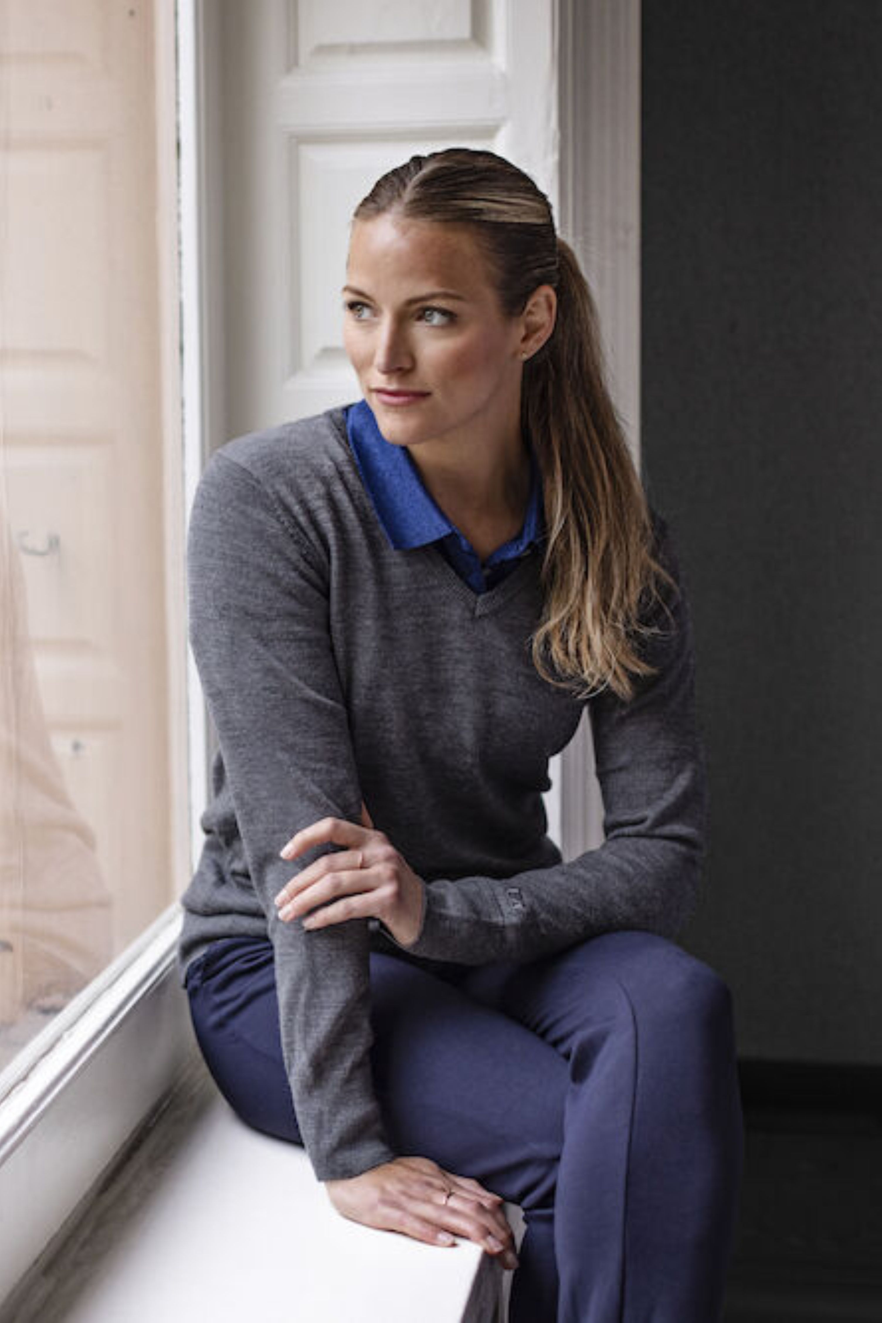 VERNON V-NECK WOMAN